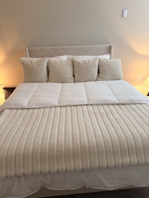 Bed frame queen (10) Medium