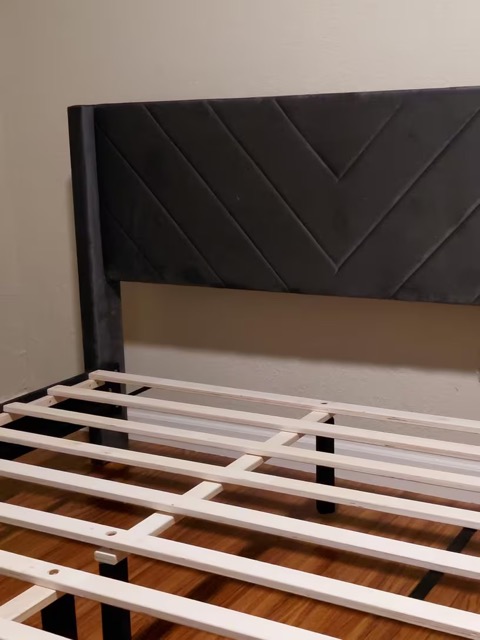 Bed frame queen (4) Medium