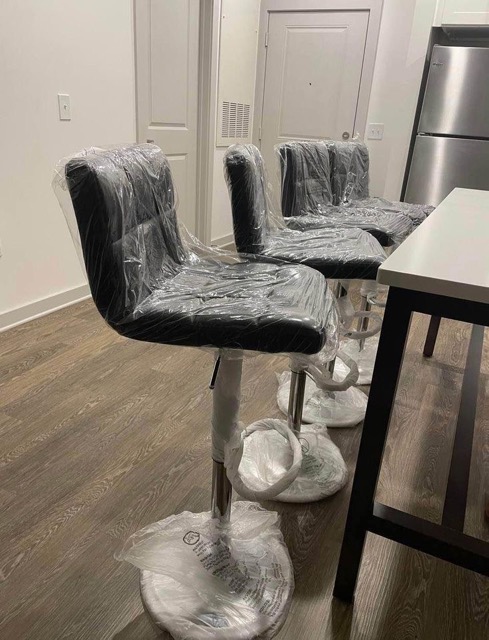 Adjustable Swivel Bar Stool — Black