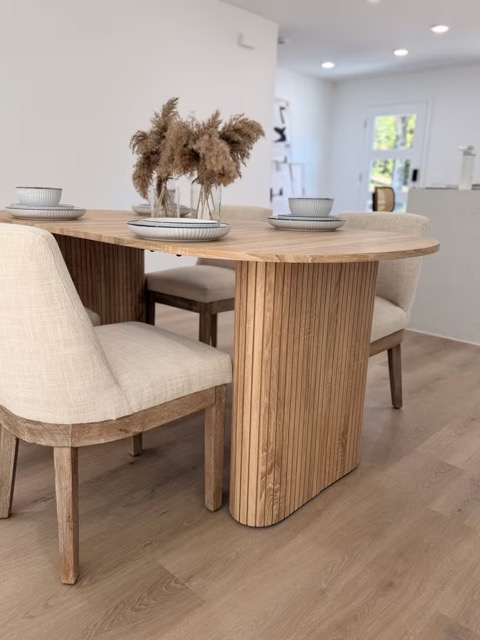 table 6 pax with 2 pedestals (11) Medium