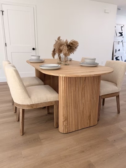 table 6 pax with 2 pedestals (13) Medium
