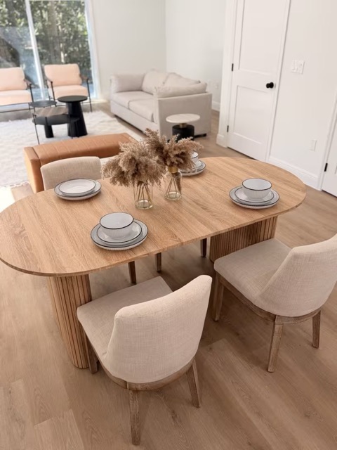 table 6 pax with 2 pedestals (15) Medium