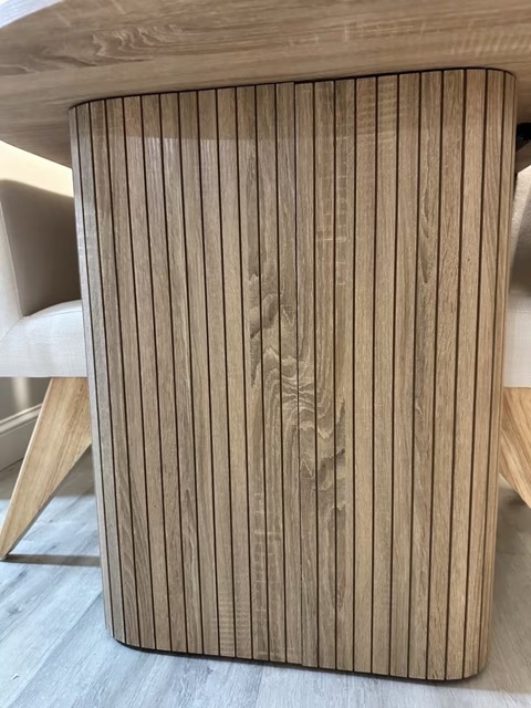table 6 pax with 2 pedestals (17) Medium