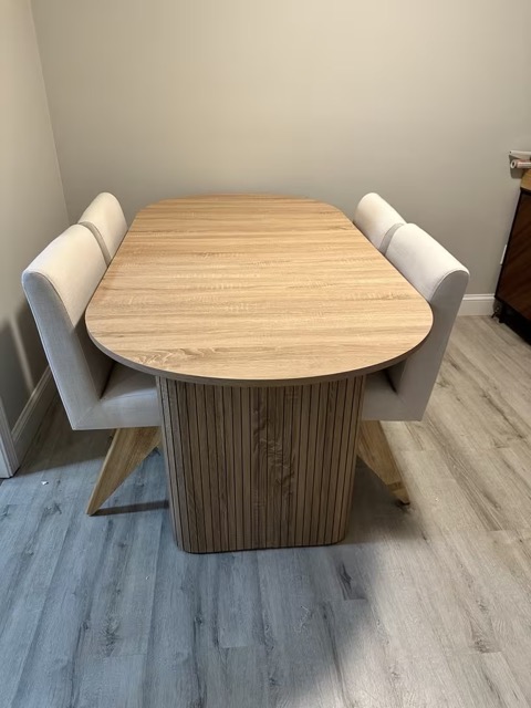 table 6 pax with 2 pedestals (18) Medium