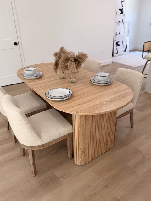table 6 pax with 2 pedestals (6) Medium