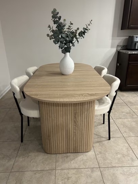 table 6 pax with 2 pedestals (7) Medium
